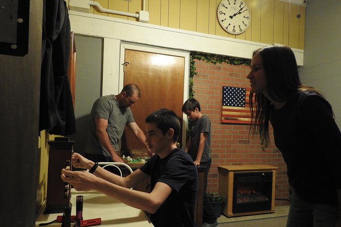 Dead End Escape Room - Dead End Escape Room in Cottonwood: a story that gets you moving