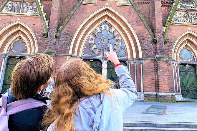 Discover The Hague's scenic courtyards in an Outside Escape game! - Getting started at Grote Marktstraat 14 (and finishing at Warmoezierstraat 44)