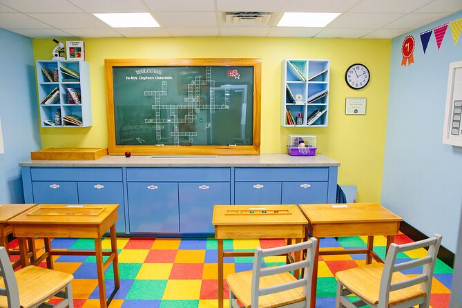 Escape Game at Midtown Tampa - The 60-minute mission: teamwork, clues, and getting help