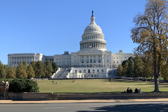 House of Cards: Political Puzzle Quest in Washington DC - The National Gallery stop: clue time with art as your backdrop