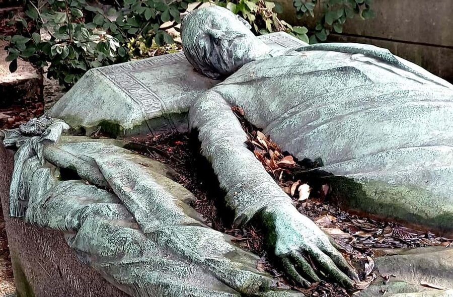 Who Killed Victor ? Escape Game at Père Lachaise Cemetery - Why Père Lachaise Works So Well for a Mystery Game